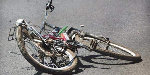 小車與自行車相撞,自行車受傷了誰的責任？