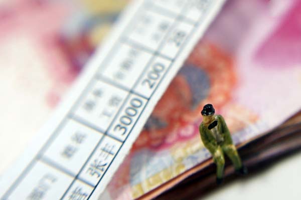 員工自己放棄繳納社會(huì)保險(xiǎn),單位是否仍需要支付解除勞動(dòng)合同經(jīng)濟(jì)補(bǔ)償?