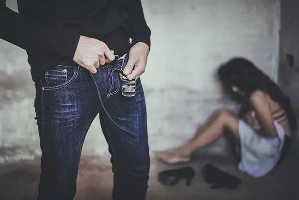 14歲少女多次被強奸引產(chǎn)后自殺：48歲涉案老板一審被判無期，真是大快人心！
