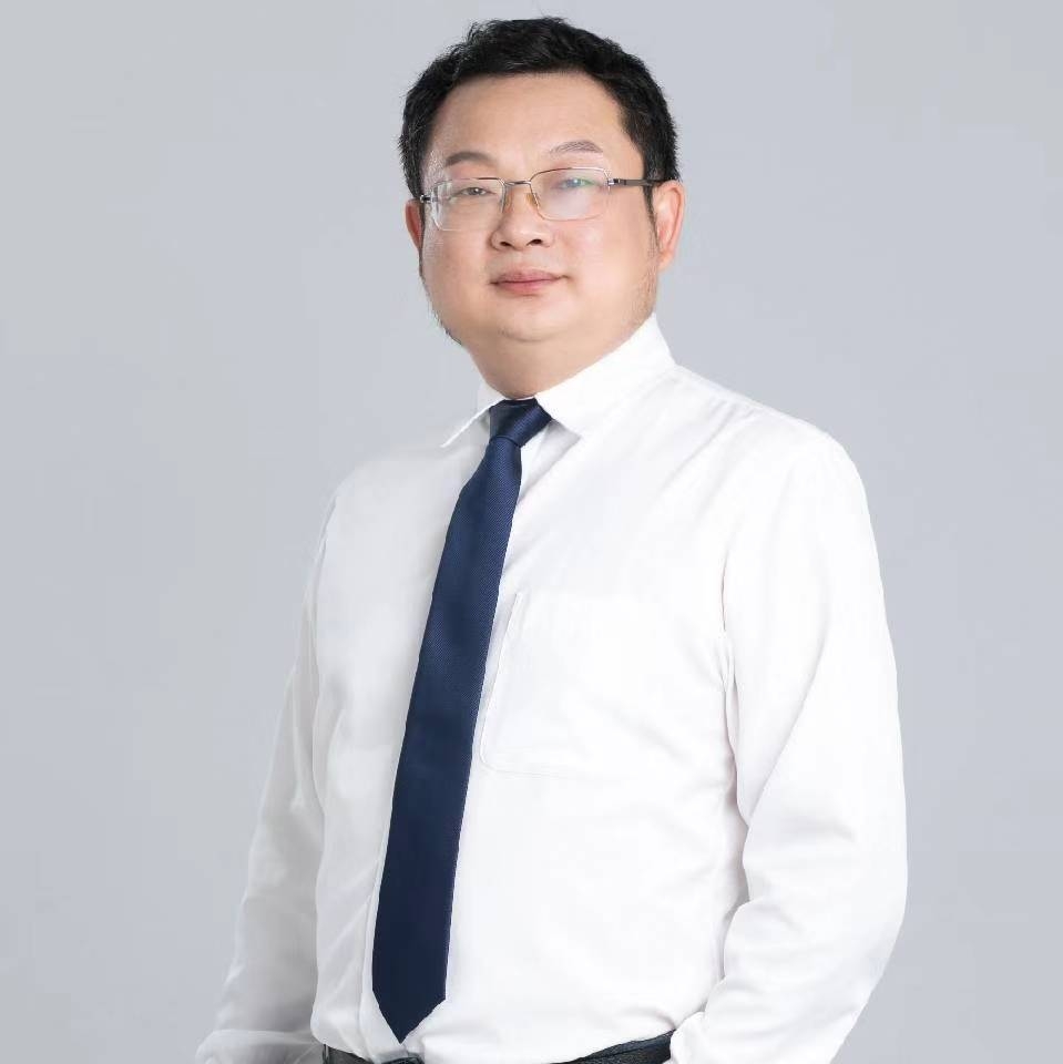 何易律師